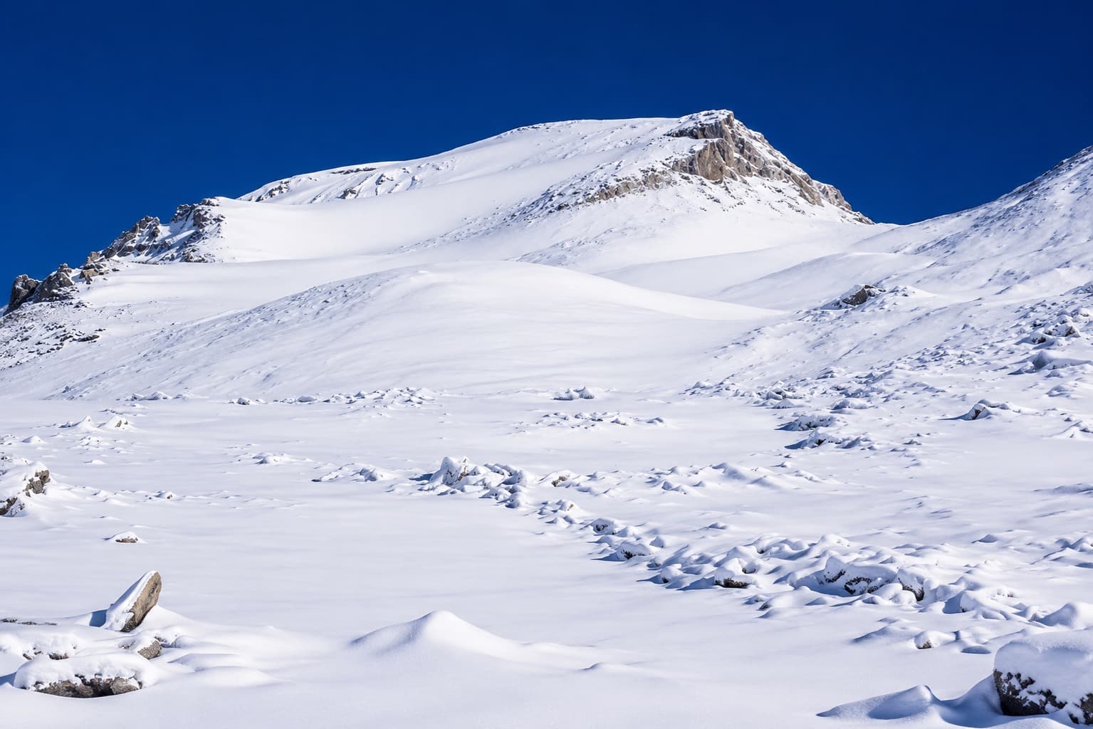 Yunam Peak 6111m